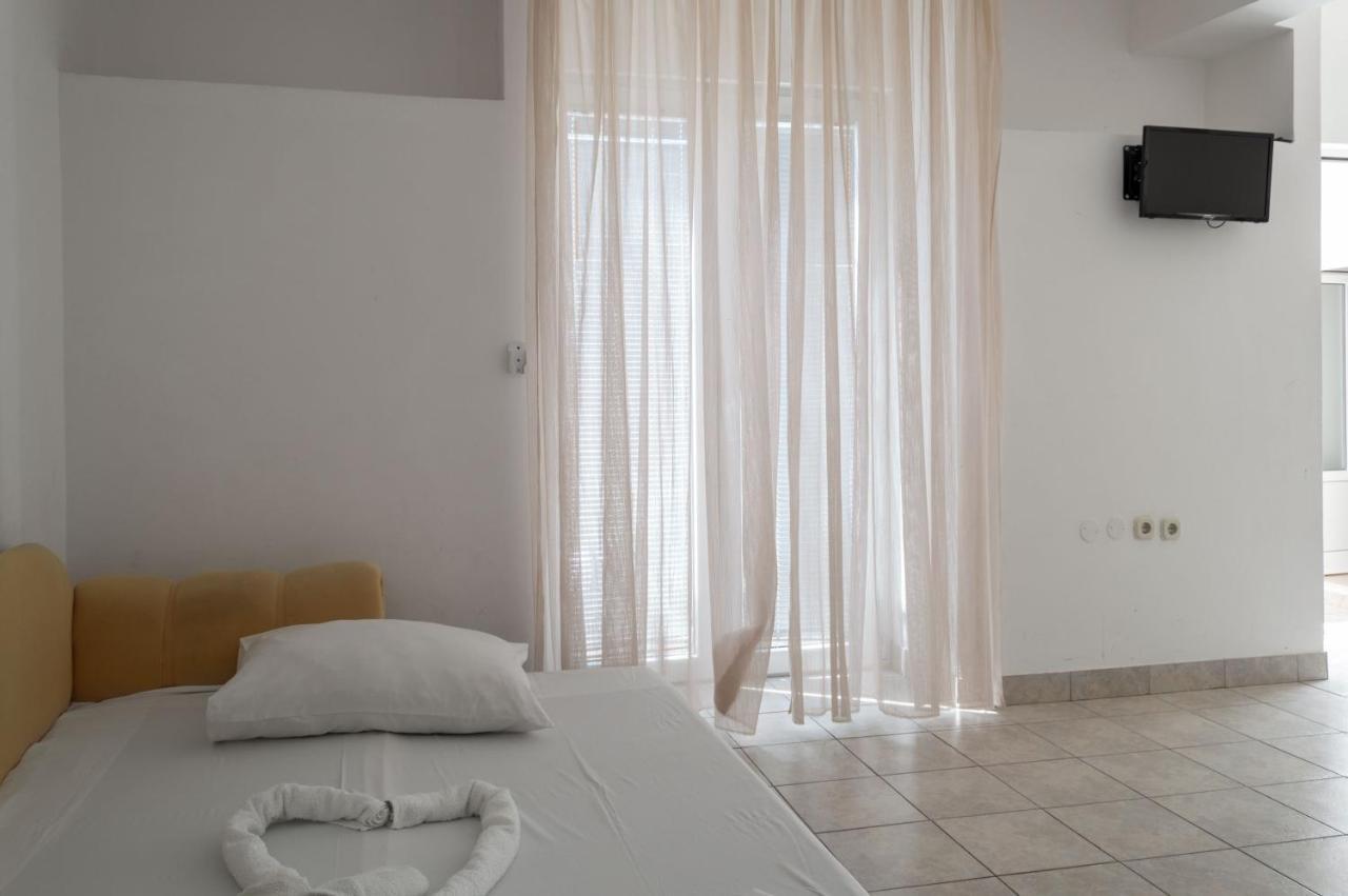 Apartments Ivica - Beachfront 德尔韦尼克 外观 照片