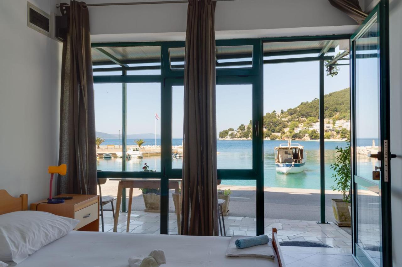 Apartments Ivica - Beachfront 德尔韦尼克 外观 照片