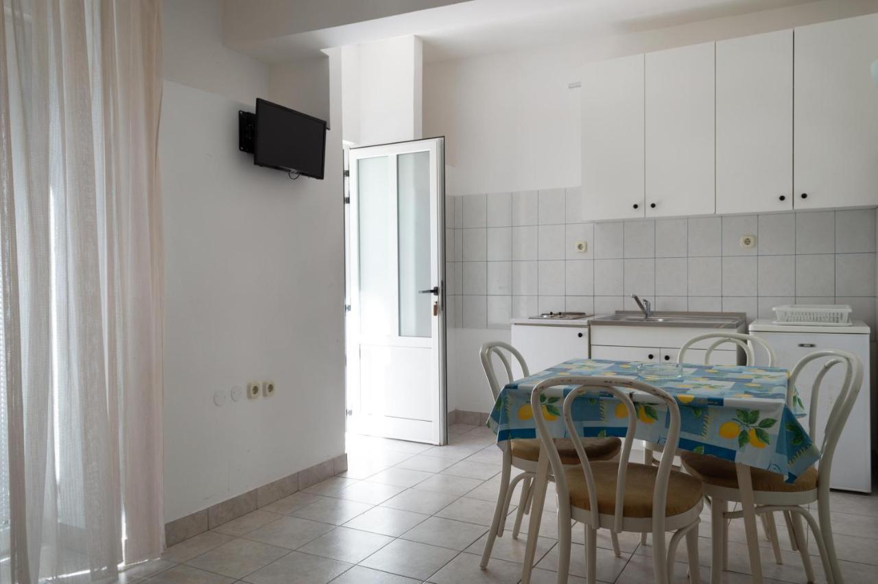 Apartments Ivica - Beachfront 德尔韦尼克 外观 照片