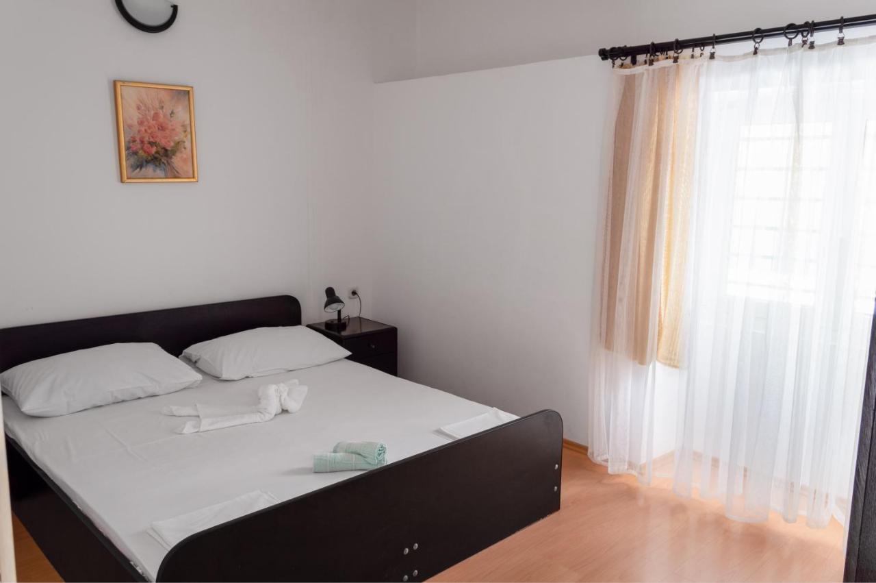Apartments Ivica - Beachfront 德尔韦尼克 外观 照片